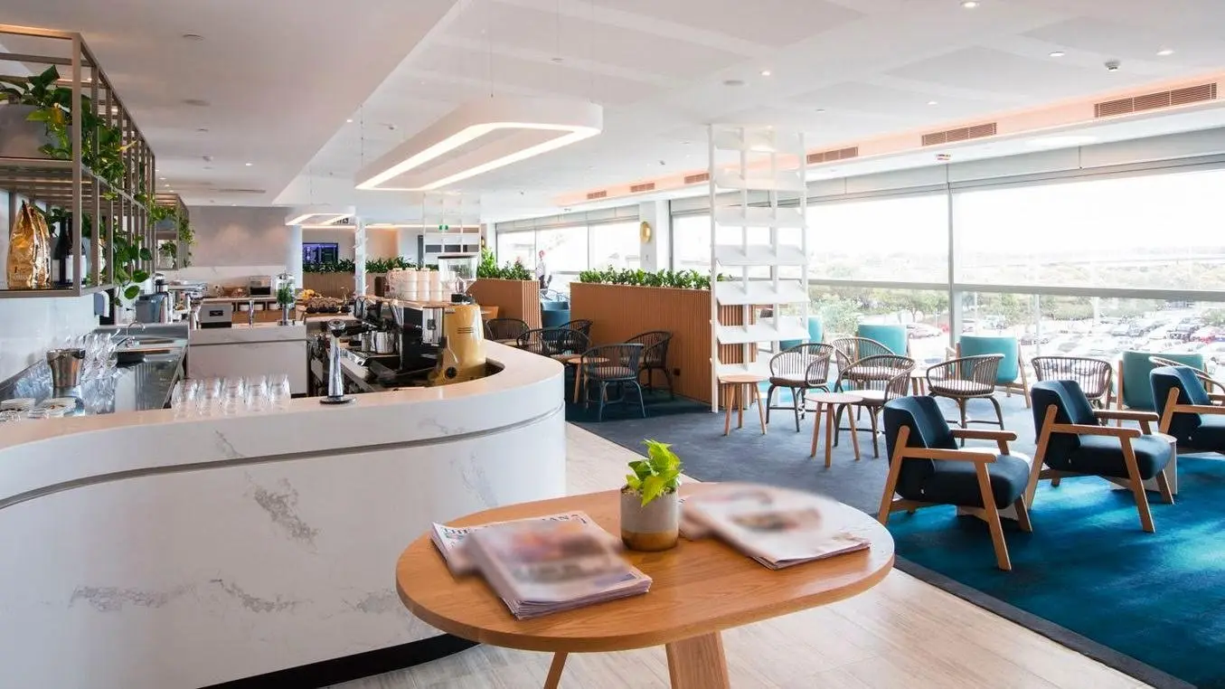 Qantas Brisbane International Lounge level one with curved Caesarstone bar created using thermoforming technology